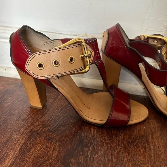 Giuseppe Zanotti Design red patent leather T strap heels - Picture 2 of 5